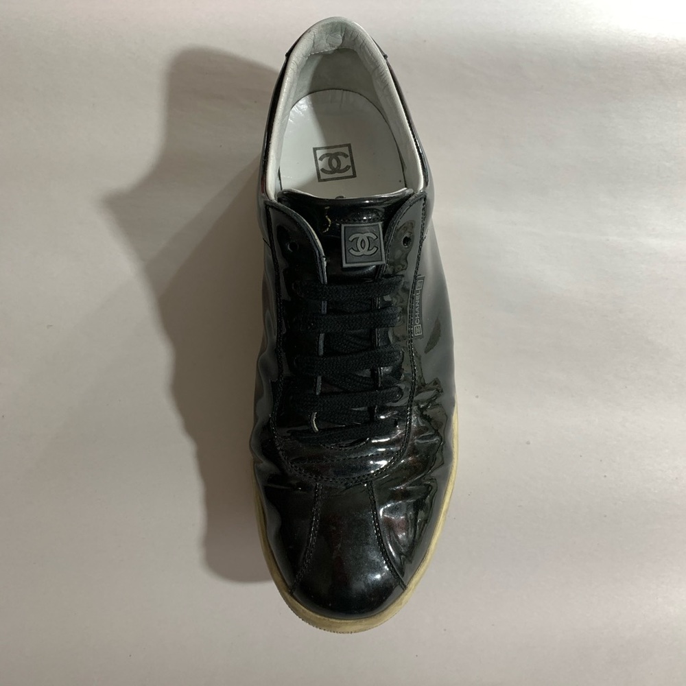 CHANEL size 40 black patent leather sneakers - Picture 4 of 12